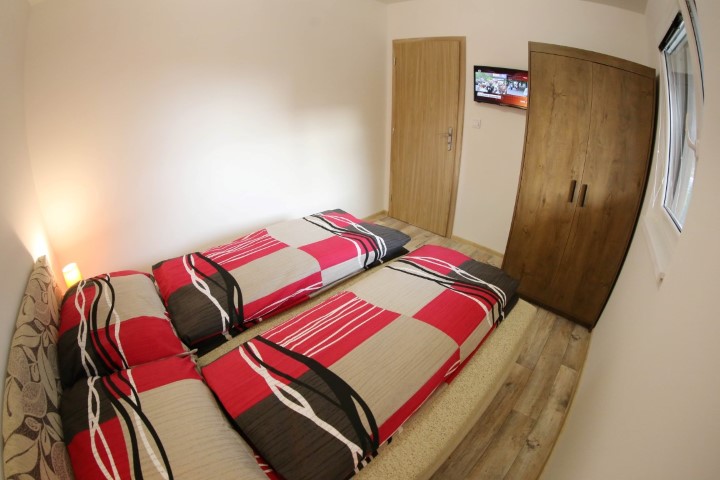 apartmany-lux-sturovo-izba-9.jpg